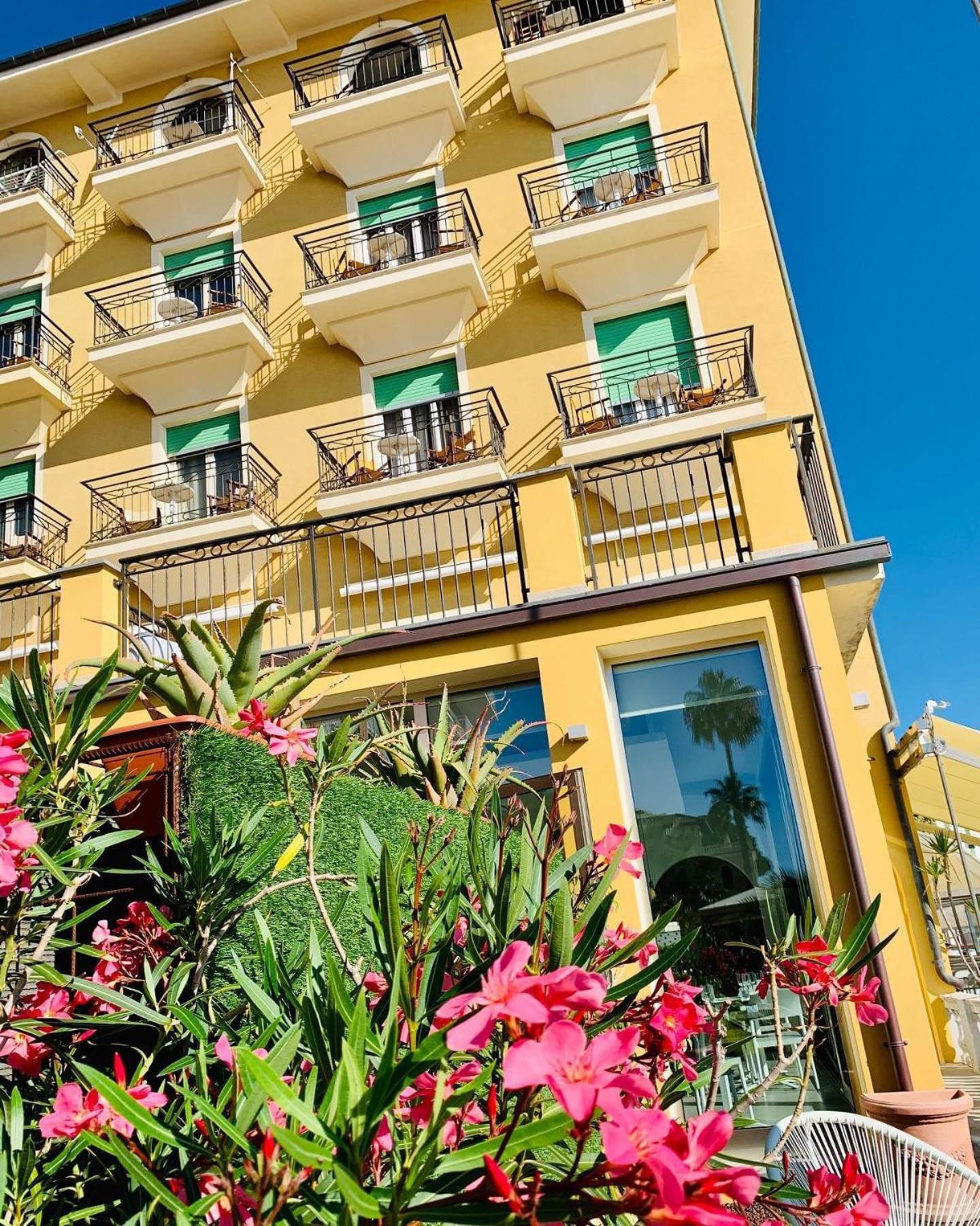 Jasmin Charme Hotel Diano Marina Exterior photo