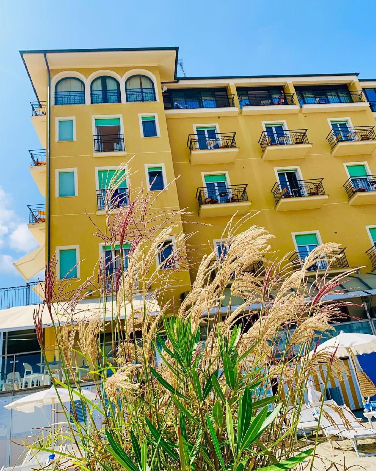 Jasmin Charme Hotel Diano Marina Exterior photo