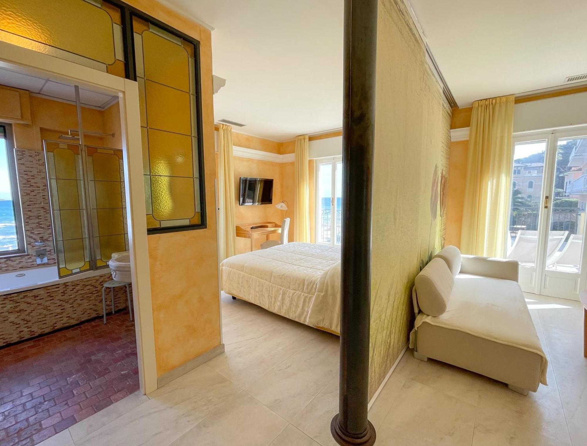 Jasmin Charme Hotel Diano Marina Exterior photo