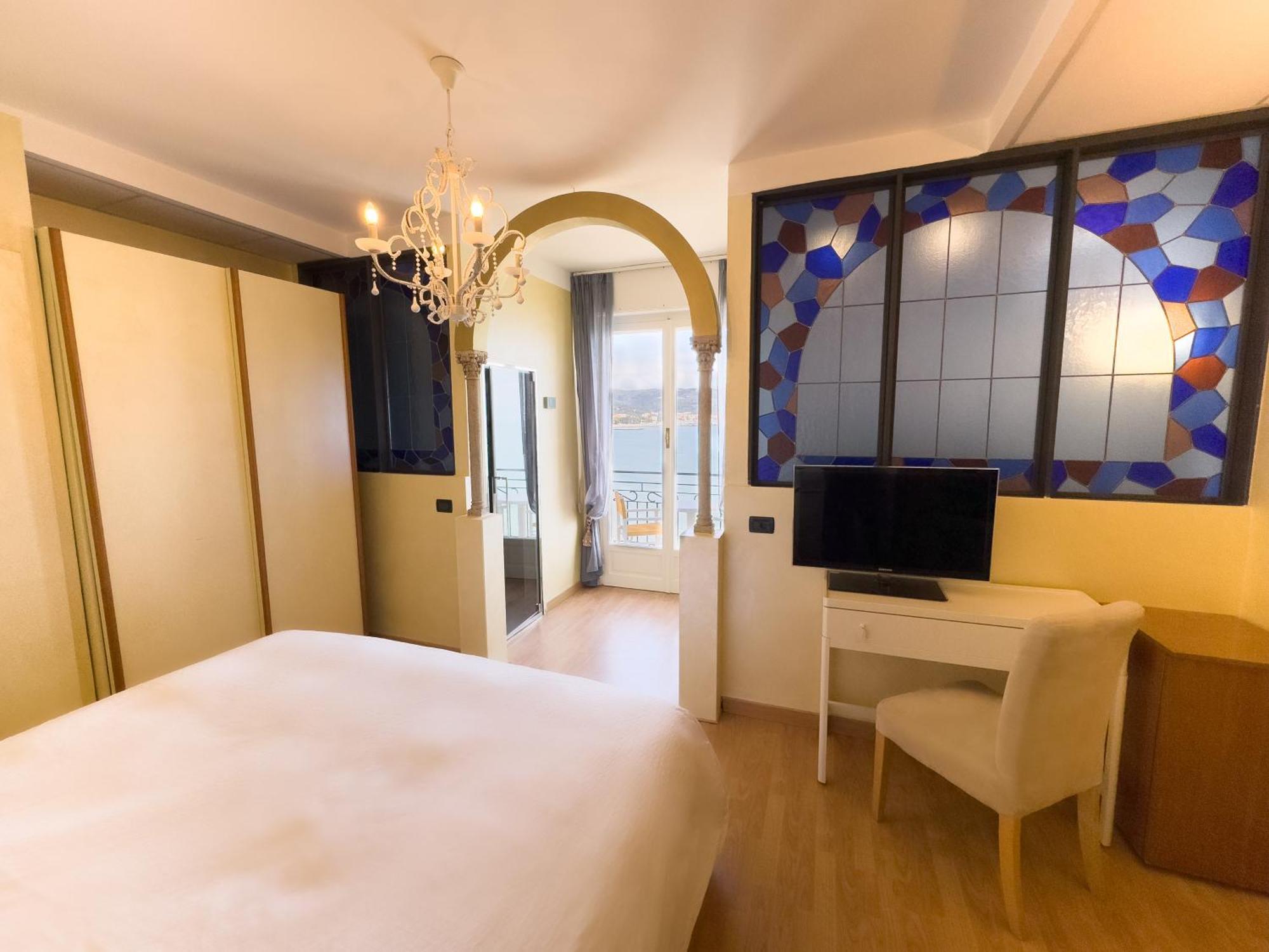 Jasmin Charme Hotel Diano Marina Exterior photo