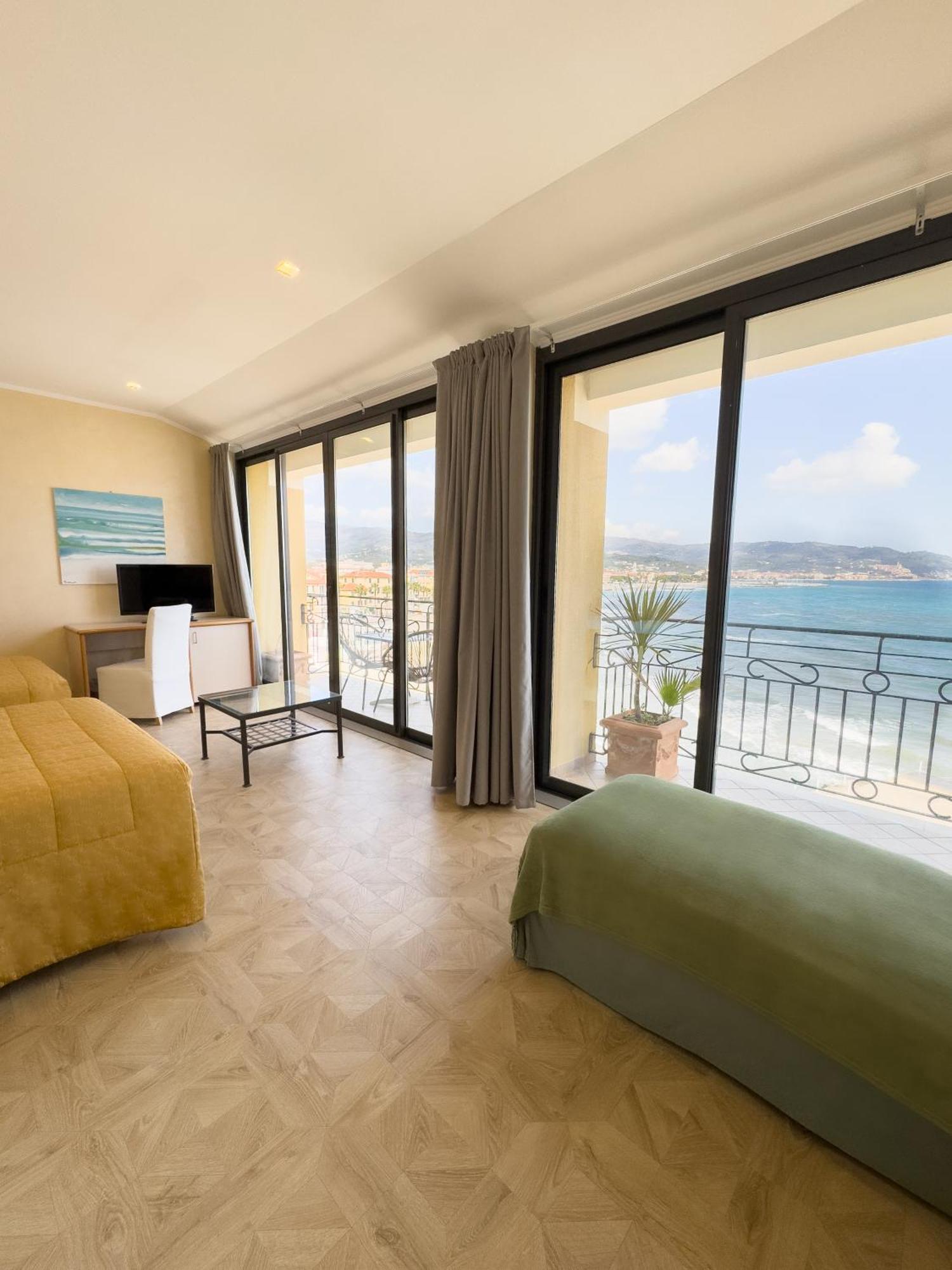 Jasmin Charme Hotel Diano Marina Exterior photo