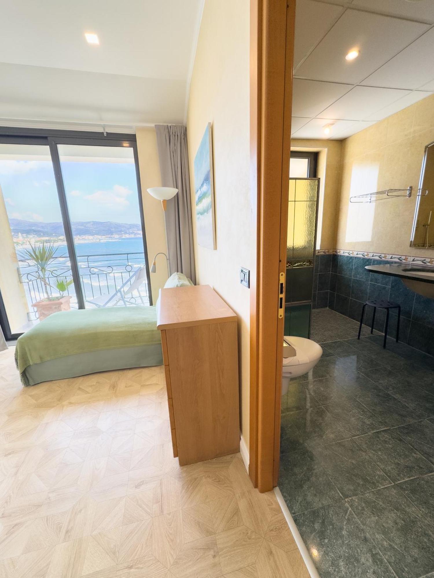 Jasmin Charme Hotel Diano Marina Exterior photo